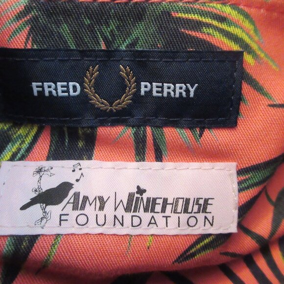 NWT Fred Perry Amy Winehouse Mini Barrel Black - Picture 9 of 12